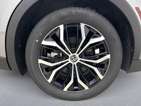 Used 2025 Toyota Crown AWD/4WD image 21