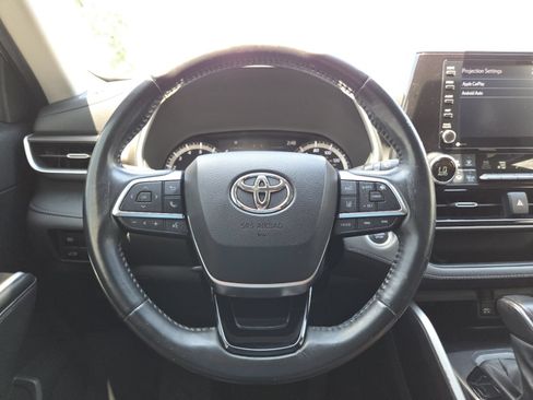Used 2021 Toyota Highlander XLE FWD image 30