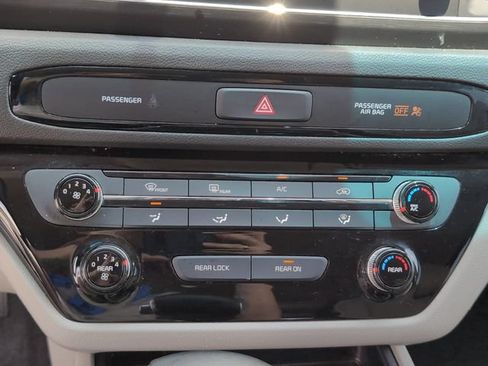 Used 2020 Kia Sedona EX FWD image 19