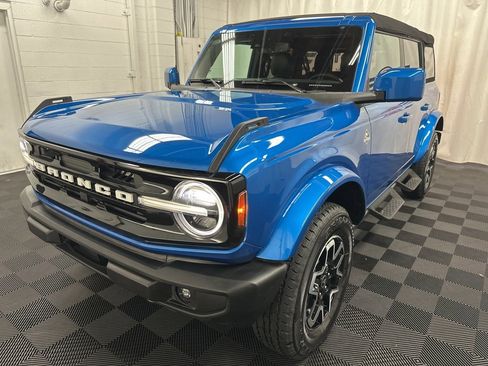 Used 2024 Ford Bronco Outer Banks image 2
