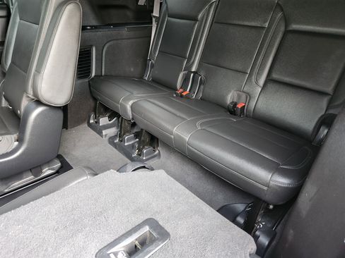 Used 2021 Chevrolet Suburban LT image 32