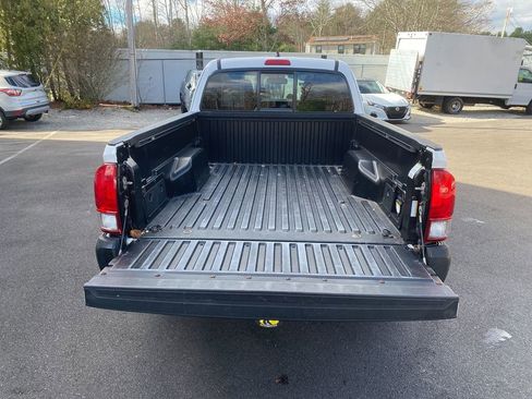 Used 2017 Toyota Tacoma TRD Off-Road image 24
