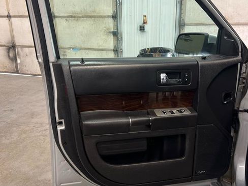 Used 2011 Ford Flex SEL FWD image 11