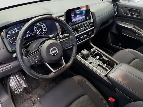 Used 2023 Nissan Pathfinder SV w/ SV Premium Package FWD image 7