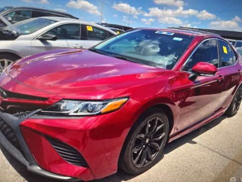 Used 2018 Toyota Camry SE w/ Audio Package FWD image 1