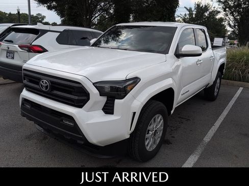 Used 2025 Toyota Tacoma SR5 AWD/4WD image 7