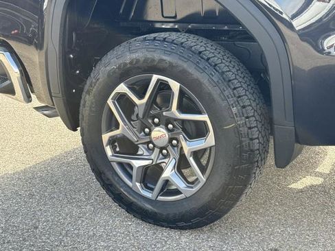 New 2026 GMC Sierra 1500 SLE image 12