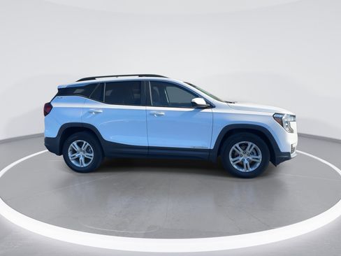 Used 2022 GMC Terrain SLE w/ Driver Convenience Package image 10