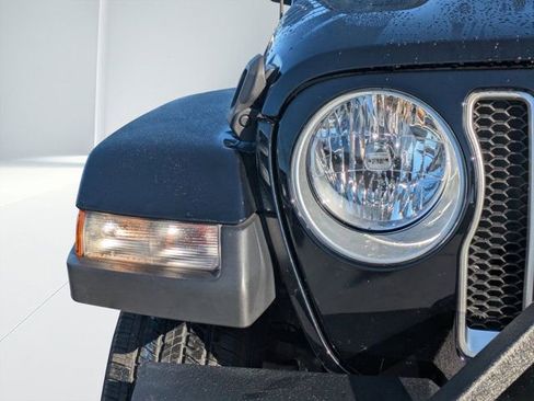 Used 2021 Jeep Wrangler Unlimited Sahara image 8