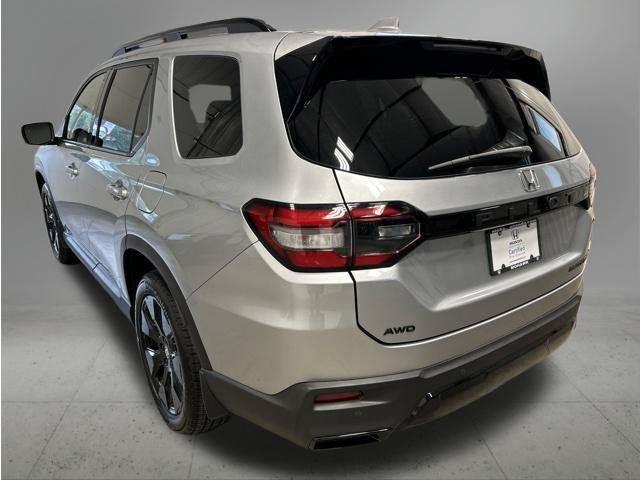 Certified 2026 Honda Pilot Black Edition image 4