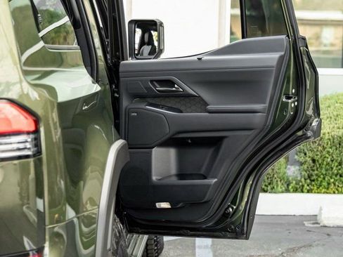 Used 2025 Lexus GX 550 image 17