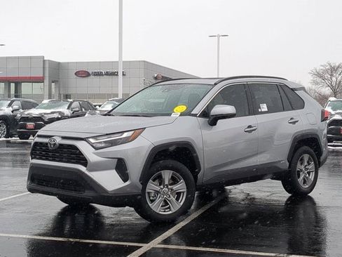 Used 2025 Toyota RAV4 XLE image 2