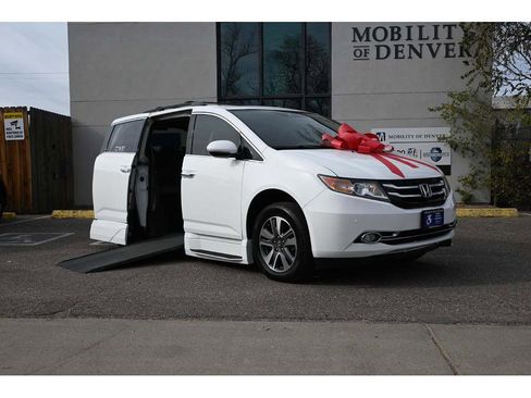 Used 2016 Honda Odyssey Touring Elite image 2