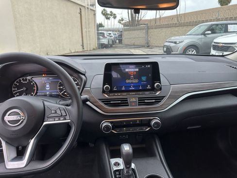 Used 2025 Nissan Altima 2.5 SV image 38