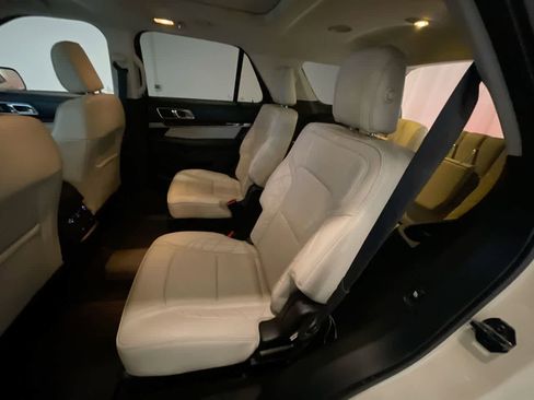 Used 2018 Ford Explorer Platinum image 23