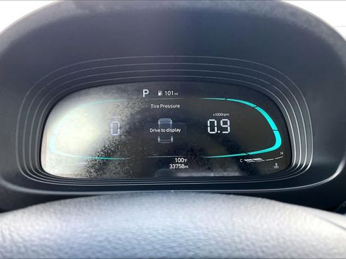 Used 2025 Hyundai Venue SEL FWD image 25
