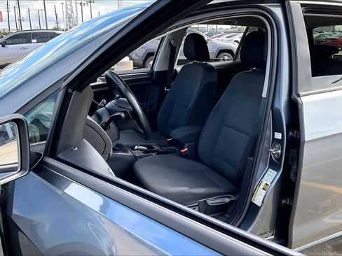 Used 2019 Volkswagen Golf S image 7