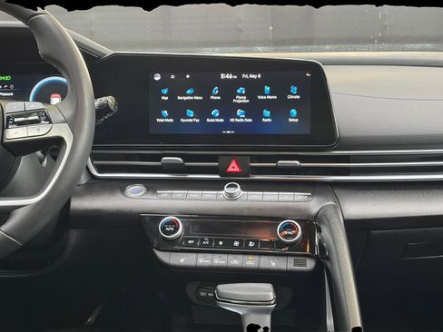 Used 2025 Hyundai Elantra SEL FWD image 17