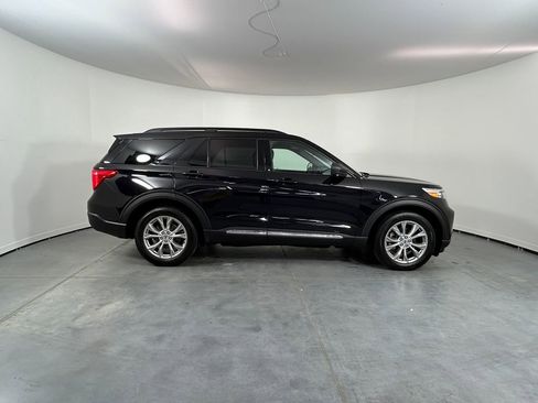 Used 2020 Ford Explorer XLT w/ Equipment Group 202A AWD/4WD image 4