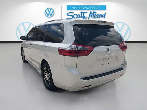 Used 2020 Toyota Sienna XLE image 5