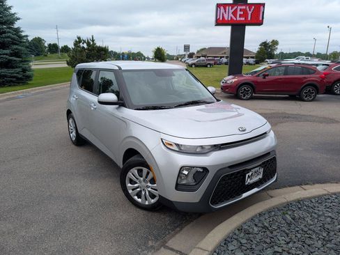 Used 2020 Kia Soul LX image 2