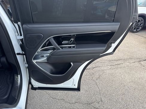 Used 2022 Land Rover Range Rover SE image 11