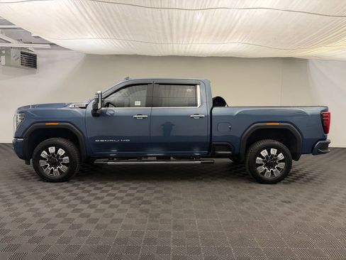 Used 2025 GMC Sierra 2500 Denali w/ Technology Package AWD/4WD image 2