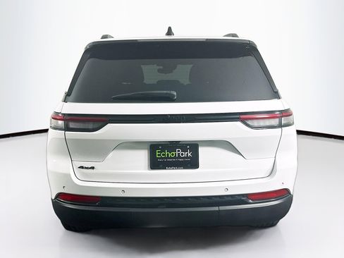 Used 2023 Jeep Grand Cherokee Altitude image 7