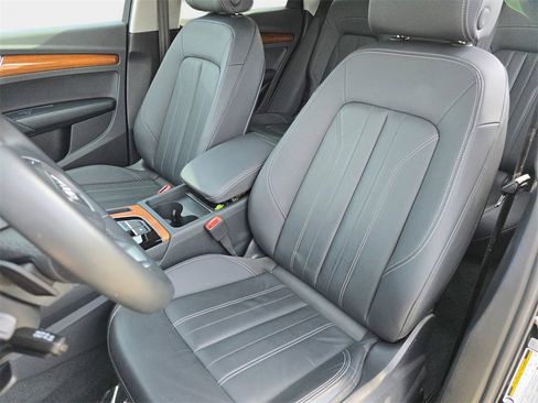 Used 2023 Audi Q5 2.0T Premium w/ Convenience Package image 19