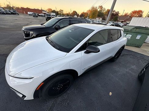 New 2026 Chevrolet Equinox EV LT image 2