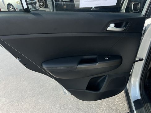 Used 2022 Kia Sportage LX FWD image 31
