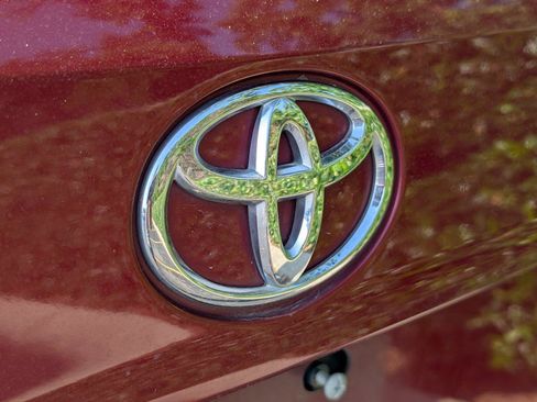 Used 2022 Toyota Highlander XSE FWD image 6