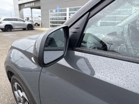 Used 2025 Hyundai Venue SEL FWD image 10