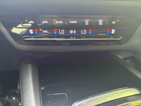 Used 2023 Buick Envision Avenir AWD/4WD image 18