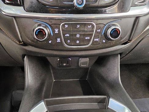 Used 2019 Chevrolet Traverse LT FWD image 23