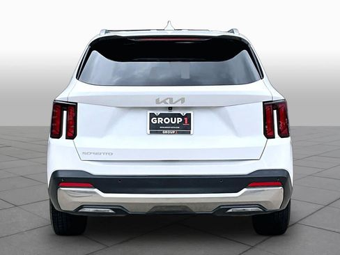 Used 2024 Kia Sorento S FWD image 4