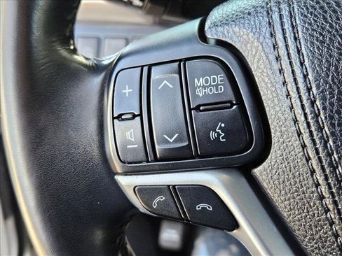 Used 2018 Toyota Highlander XLE AWD/4WD image 24