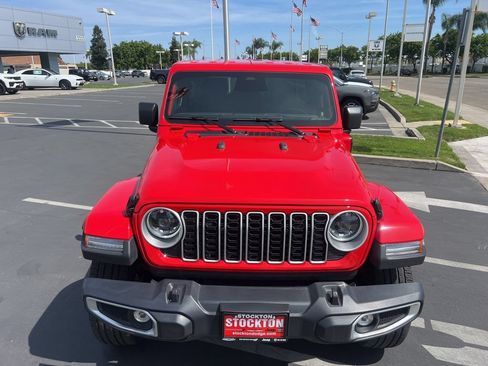 Used 2025 Jeep Wrangler Unlimited Sahara w/ Safety Group AWD/4WD image 5