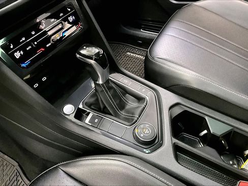 Used 2022 Volkswagen Tiguan SE R-Line image 19