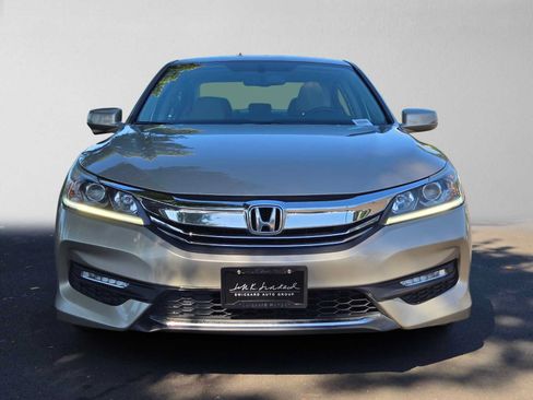 Used 2017 Honda Accord EX-L image 8