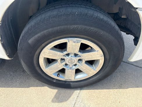 Used 2012 Nissan Titan SV w/ SV Value Truck Pkg RWD image 10