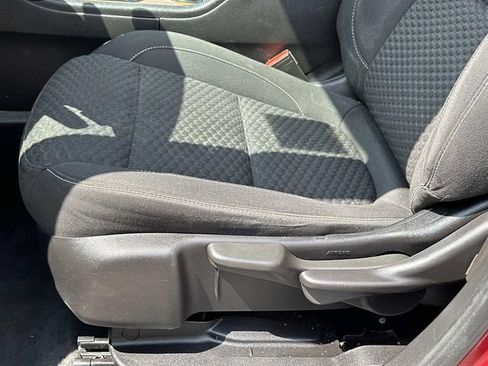Used 2019 GMC Acadia SLE AWD/4WD image 16