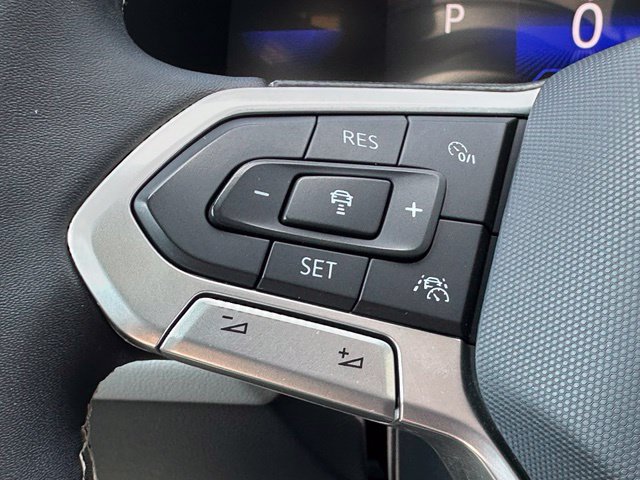 Certified 2023 Volkswagen Taos SE w/ Panoramic Sunroof Package AWD/4WD image 18