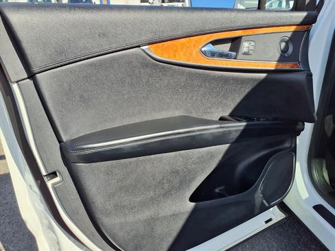 Used 2020 Lincoln Nautilus Reserve image 11