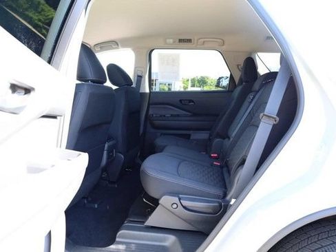 Certified 2025 Nissan Pathfinder SV FWD image 22