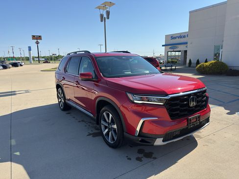 Used 2025 Honda Pilot Elite image 3