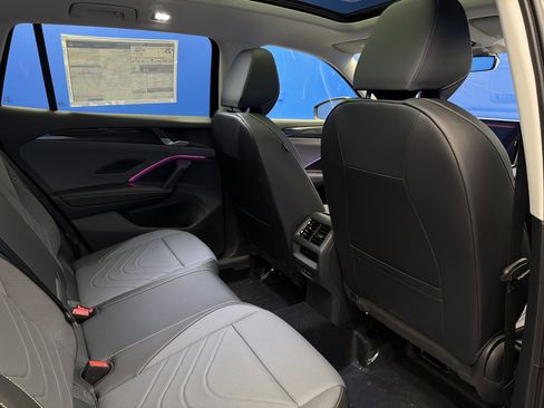 New 2026 Volkswagen Tiguan SE image 27