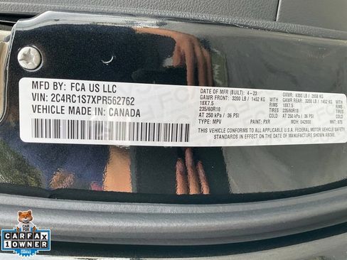 Used 2023 Chrysler Pacifica Limited w/ Uconnect Theater Family Group FWD image 23