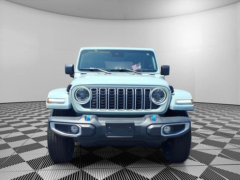 Used 2024 Jeep Wrangler Unlimited Sahara AWD/4WD image 2