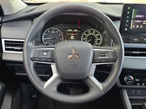 New 2026 Mitsubishi Outlander ES FWD image 14